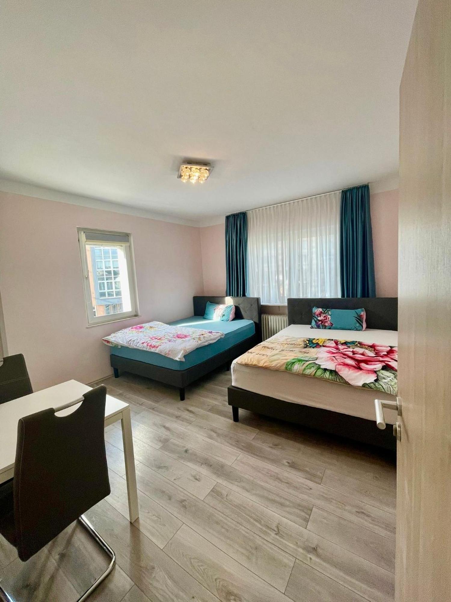Leo Apartment Zentrum 루셀스하임 외부 사진